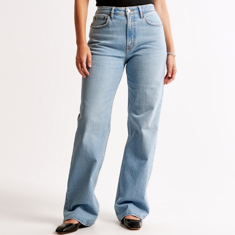 NEW Abercrombie & Fitch Curve Love High Rise 90s Relaxed Jean